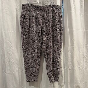 Athleta Black and Gray Patterned Joggers